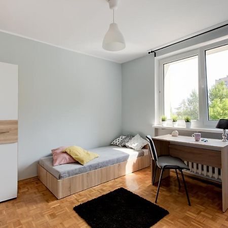 Krzywon 8 Rooms Варшава Екстериор снимка