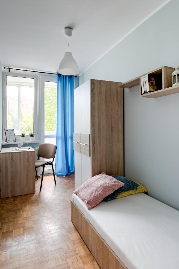 Krzywon 8 Rooms Варшава Екстериор снимка