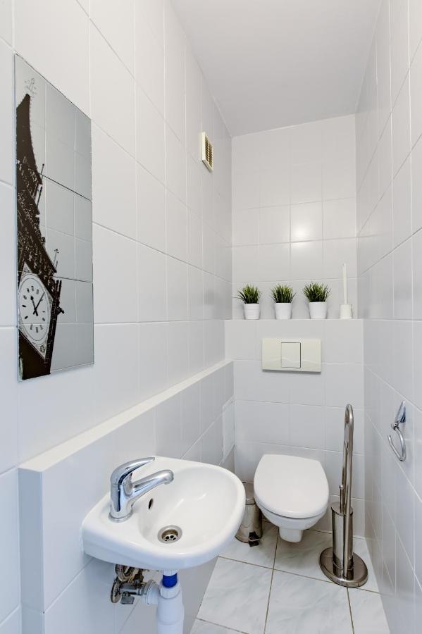 Krzywon 8 Rooms Варшава Екстериор снимка