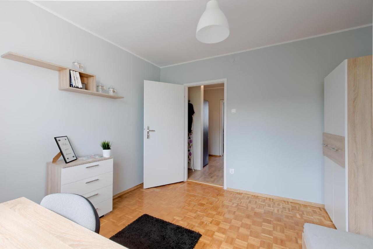 Krzywon 8 Rooms Варшава Екстериор снимка